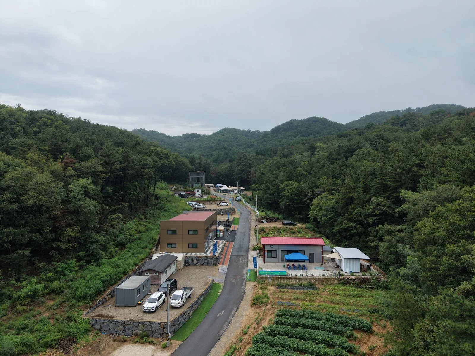 무이산 자락에 자리한 경험골 마을 전경
